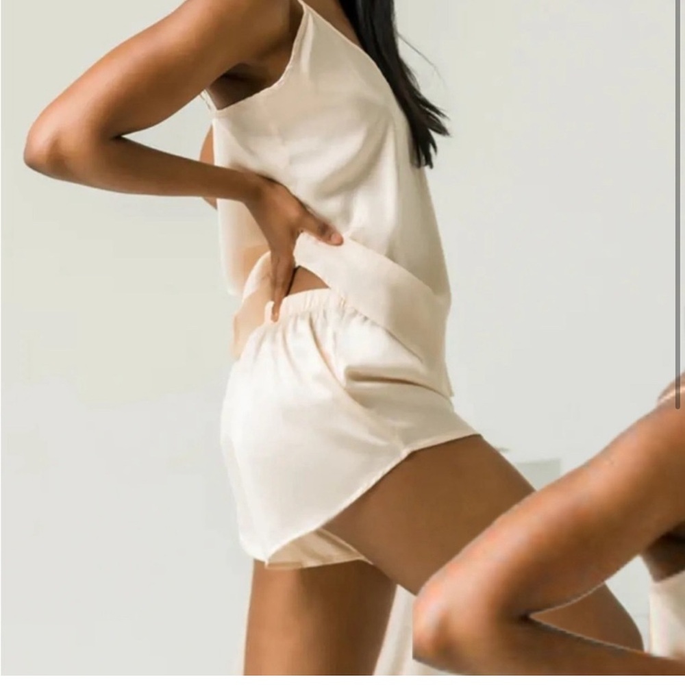 NIB ETTITUDE SATEEN SHORTS SIZE SMALL VANILLA (LIGHT YELLOW COLOR)